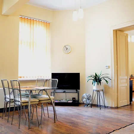 Caffe Latte, Center Apartmán